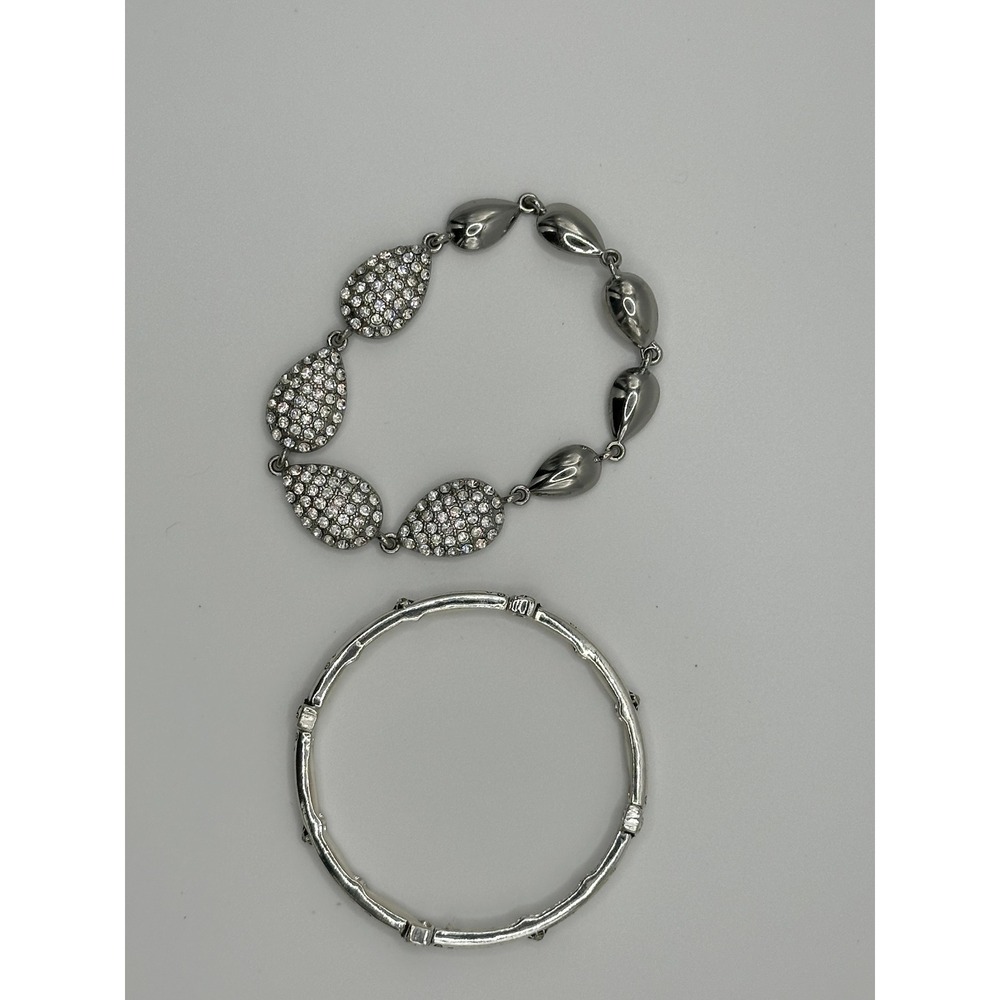 Silver Tone Rhinestone Teardrop‎ Stretch Bracelet and Textured Bangle Set 2pc